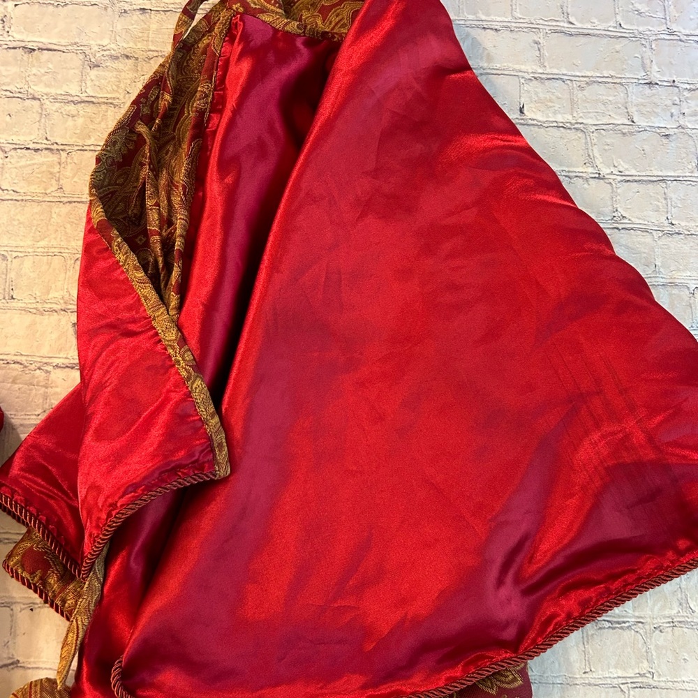 EMBROIDERED TAPESTRY BURGUNDY/GOLD CHRISTMAS TREE SKIRT AND MATCHING STOCKING - Picture 8 of 10